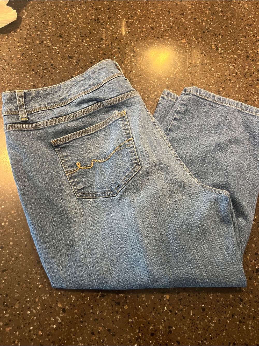 Classic Light Blue Women's Capri Jeans - Casual Everyday Fit